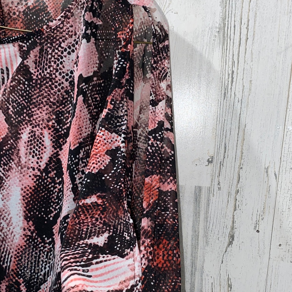 0912 Jennifer Lopez Pink and Black Snake Print Blouse - Picture 3 of 6